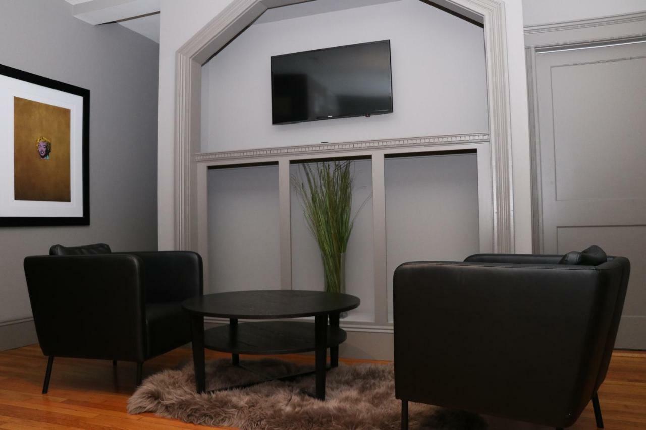 A Stylish Stay W/ A Queen Bed, Heated Floors.. #26 Brookline Extérieur photo