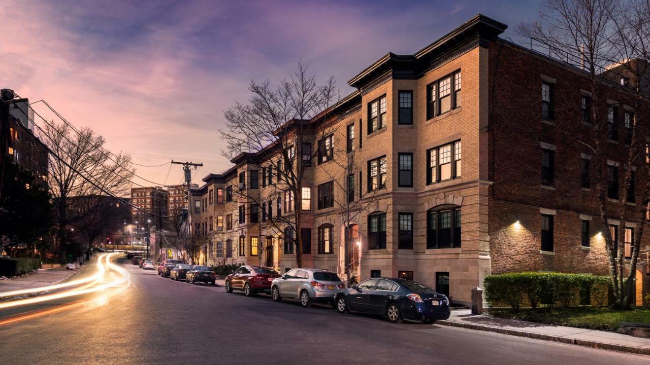 A Stylish Stay W/ A Queen Bed, Heated Floors.. #26 Brookline Extérieur photo