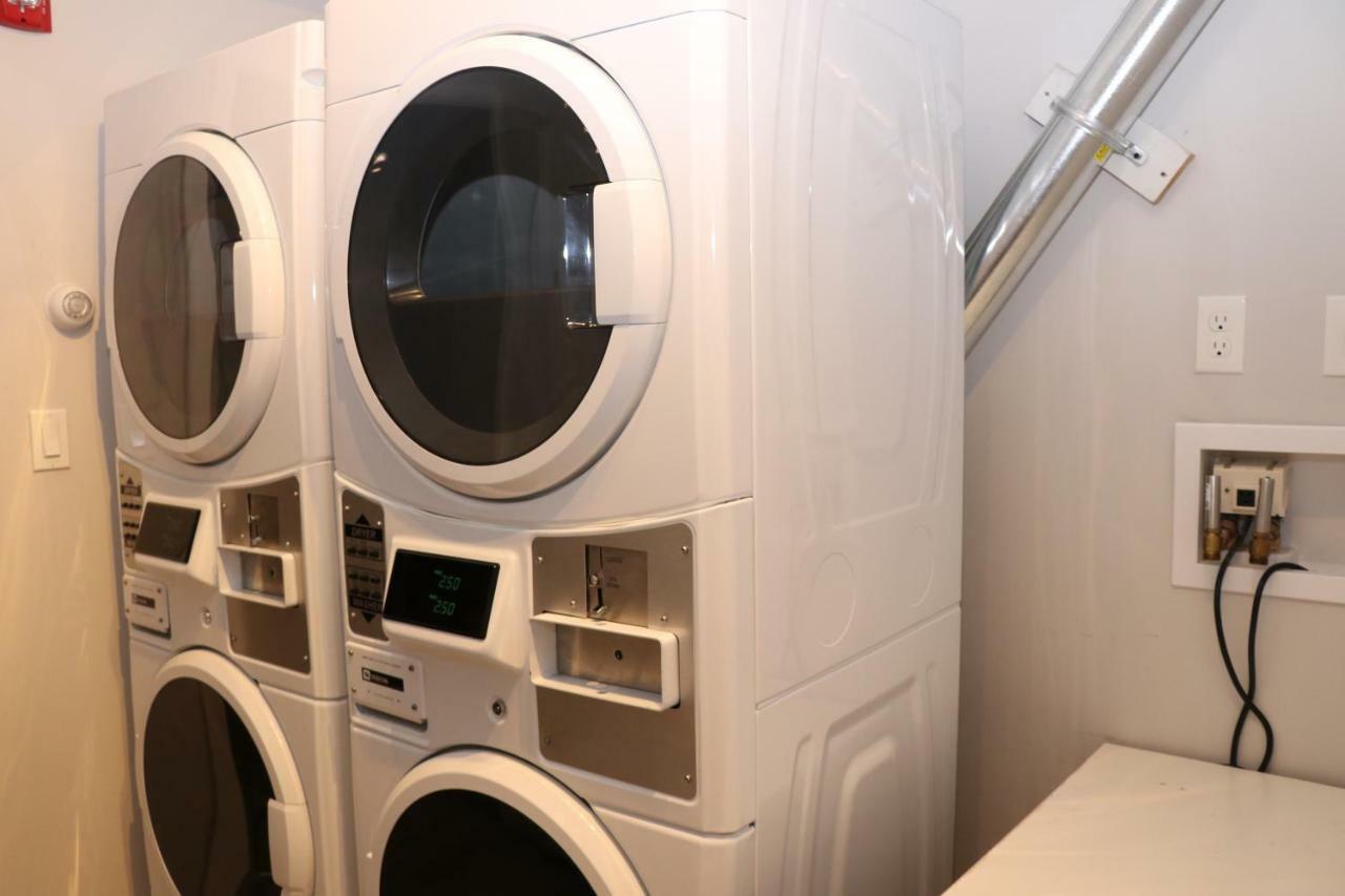 A Stylish Stay W/ A Queen Bed, Heated Floors.. #26 Brookline Extérieur photo